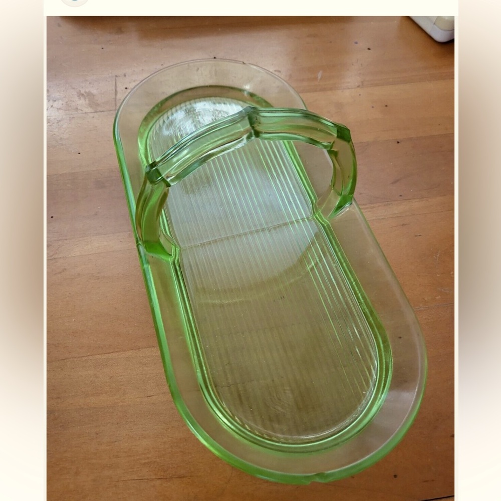 VINTAGE GREEN VASELINE GLASS
CELERY TRAY W/ HANDLE LE SMITH...